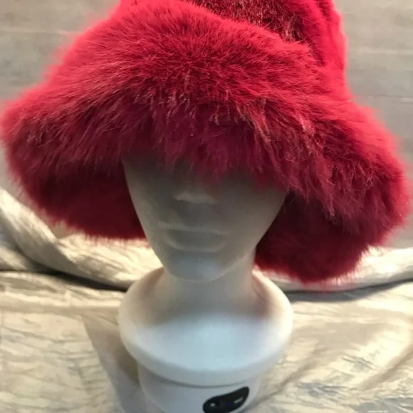 Luxurious Pink Faux Fur Hat - Picture 6 of 10